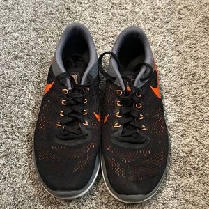 Men’s size 9 Nike Flex Run Shoes